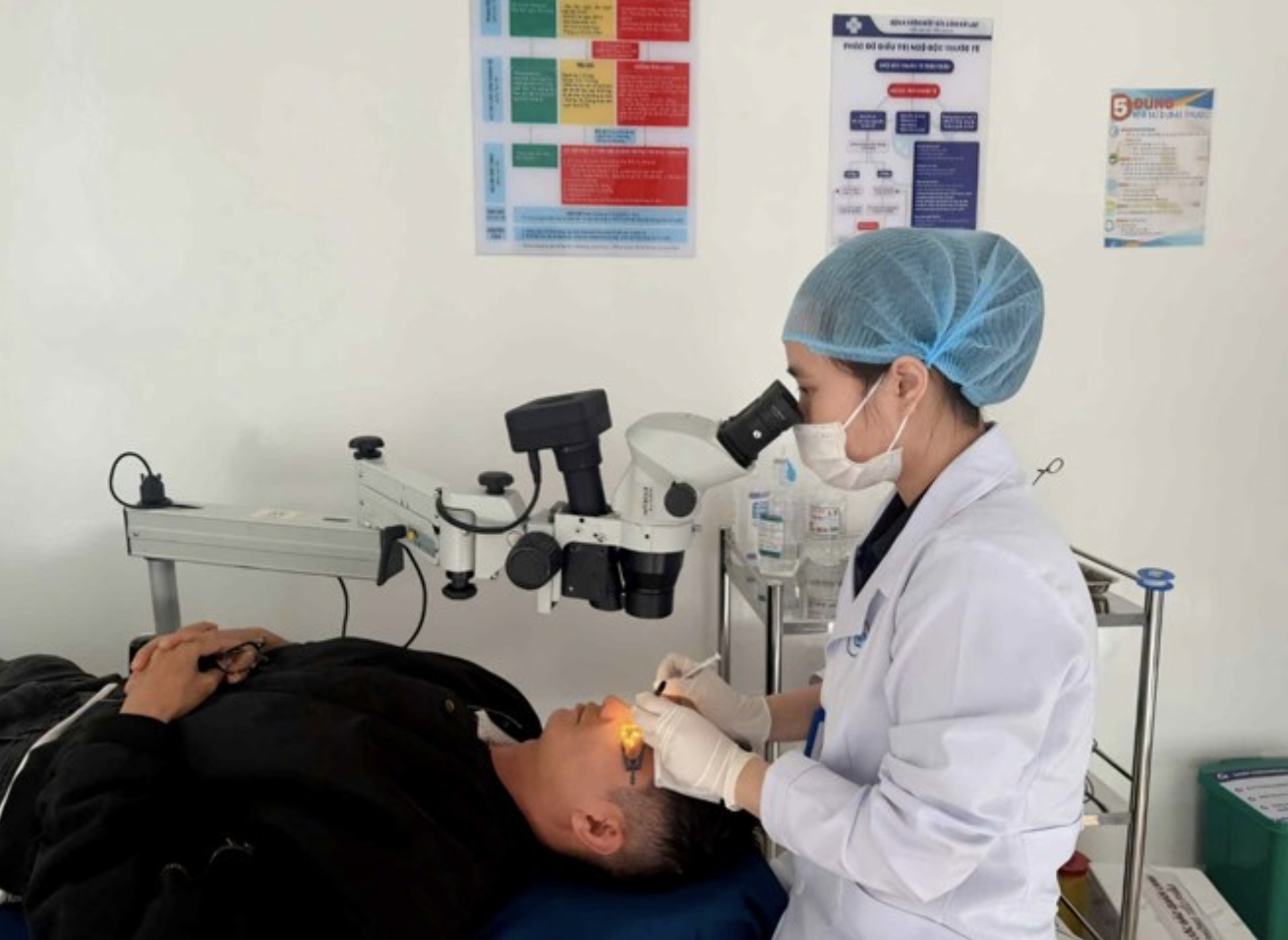 Gia tăng chấn thương mắt khi hái cà phê ở Lâm Đồng